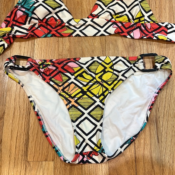Skye bikini set. Says size large I would say more small/medium - Picture 5 of 10